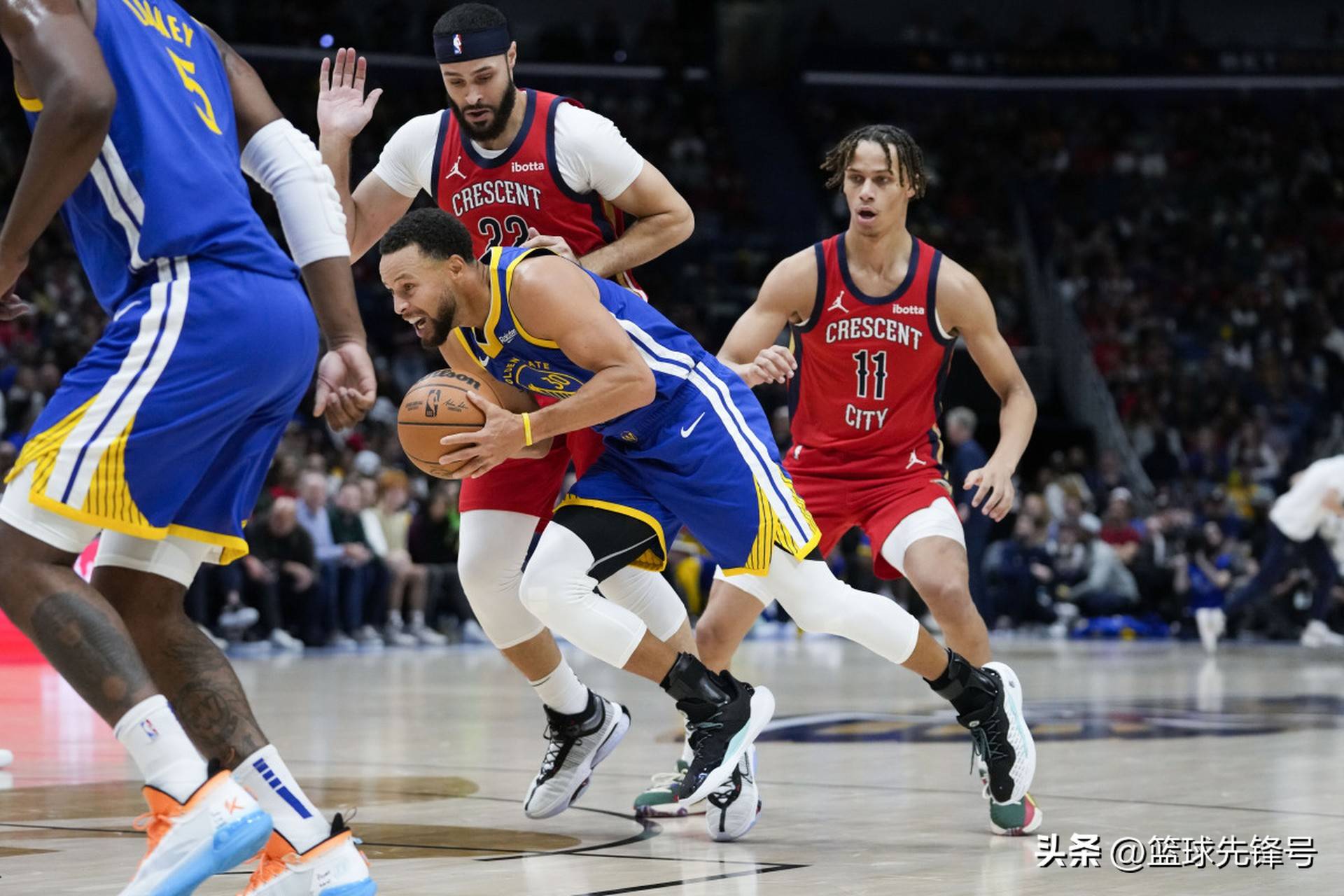 今夜突围战来临；新奥尔良鹈鹕围绕CBA季后赛豪取连胜；气氛紧张；临场指挥获称赞的简单介绍